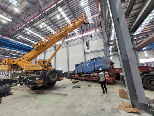 Thuê xe cẩu vận chuyển hàng hóa