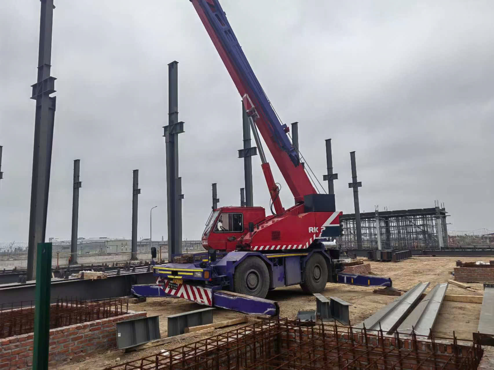 Ứng dụng của xe cẩu trong lĩnh vực xây dựng