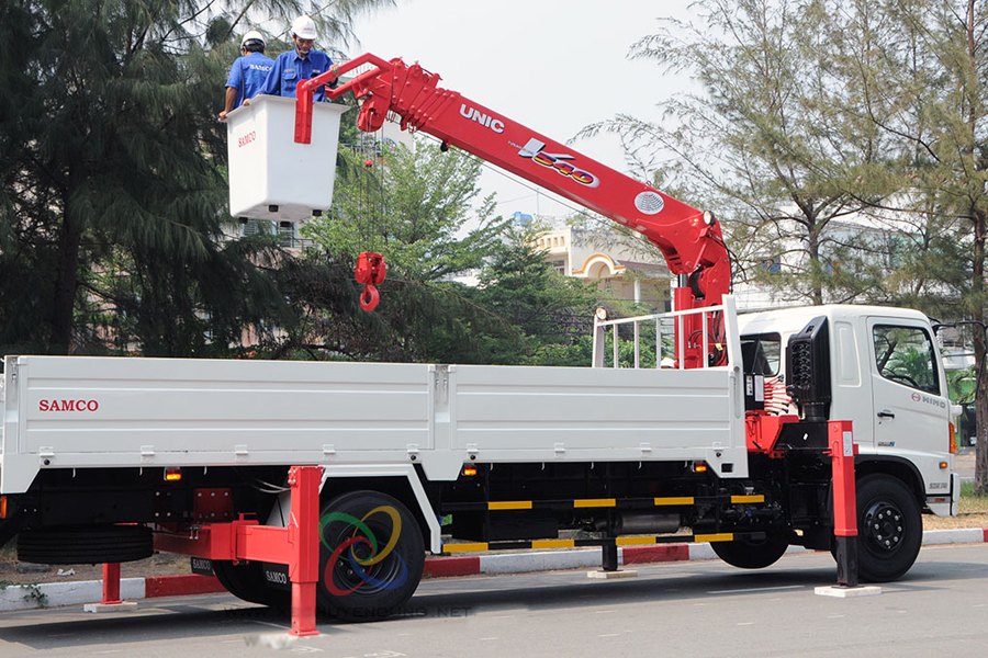 Xe cẩu ở Hương Khê - Sỹ Giáp