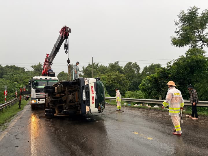 Dịch vụ cứu hộ xe bị lật tại Hà Tĩnh - Cứu hộ Sỹ Giáp?