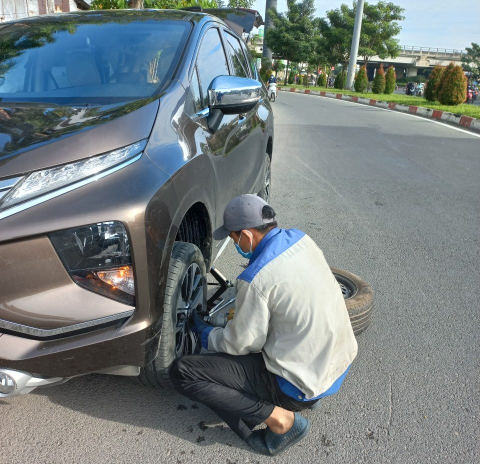 Cung cap dich vu cuu ho lop o to nhanh chong gia re tai Gia Vien e1709018653879