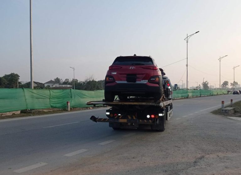 Dịch vụ cứu hộ xe bị lật tại Hà Tĩnh 24/7: cẩu dựng xe an toàn, kéo xe sau tai nạn, xử lý nhanh mọi địa hình. Gọi cứu hộ ngay!