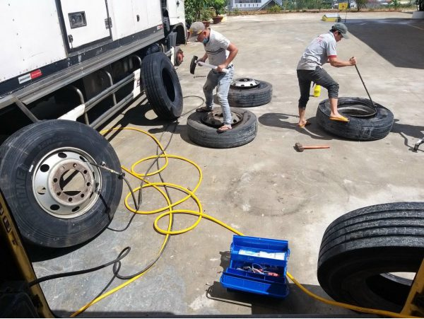 Khi nào cần gọi dịch vụ cứu hộ xe thủng lốp tại Hà Tĩnh?